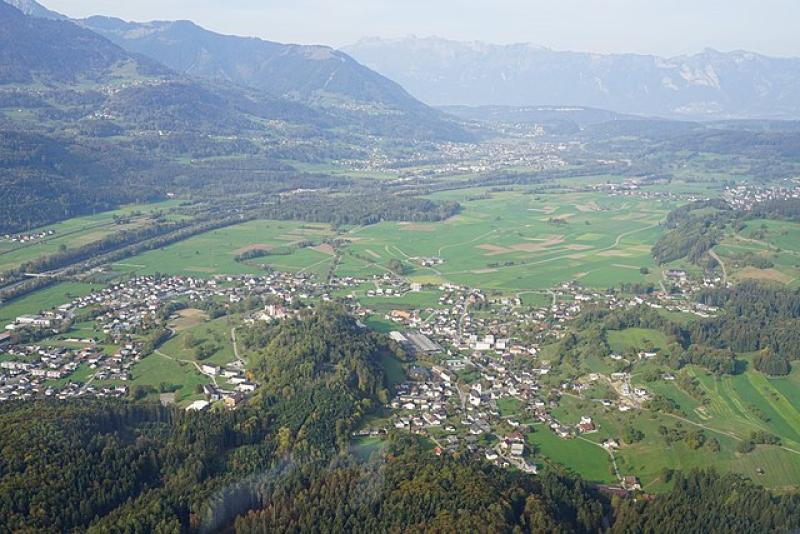 Luftbildaufnahme der Gemeinde Schlins von Osten - Foto: Raumplanung/Land Vorarlberg, CC BY-SA 4.0